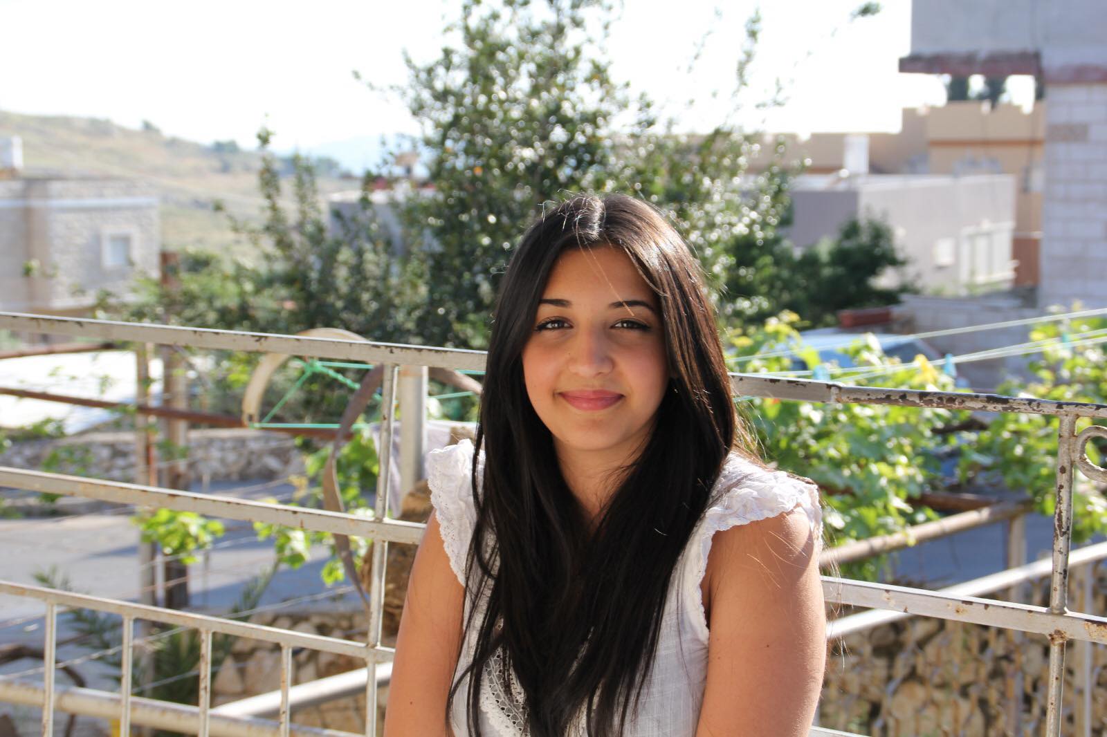 ماريا دكور-اشقر، حاصلة على لقب أول بالاستشارة والتنمية البشرية، طالبة لقب ثاني بمجال الاستشارة العائلية، خريجة كورس كاكتوس لإنشاء وتطوير مشاريع تجارية، فائزة بمسابقة كاكتوس لريادة الأعمال، ومؤسسة مشروع بمجال الاستشارة العائلية.